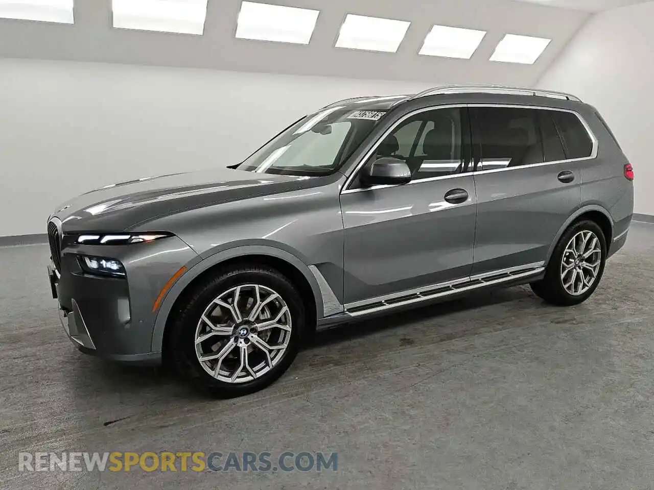 1 Photograph of a damaged car 5UX23EM06P9N65266 BMW X7 2023