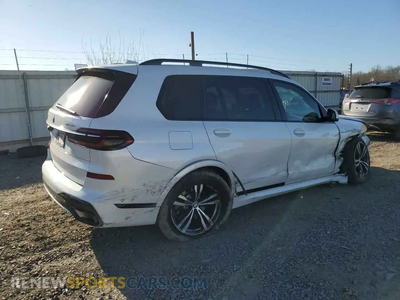 3 fotografías del automóvil dañado 5UX23EM06P9R22333 BMW X7 2023