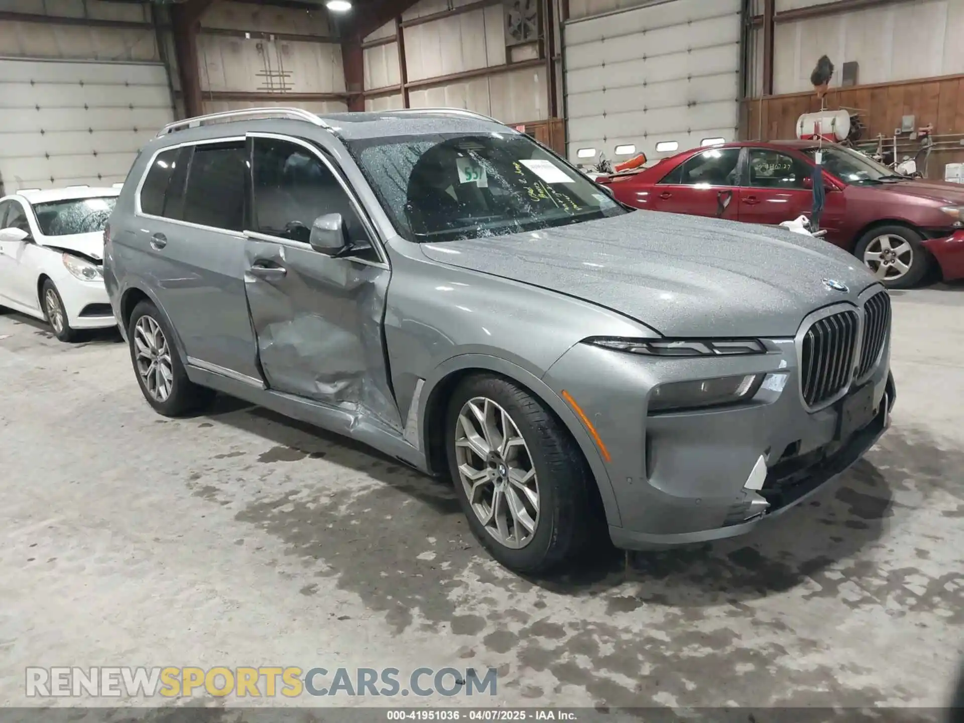 1 Photograph of a damaged car 5UX23EM06P9R39875 BMW X7 2023