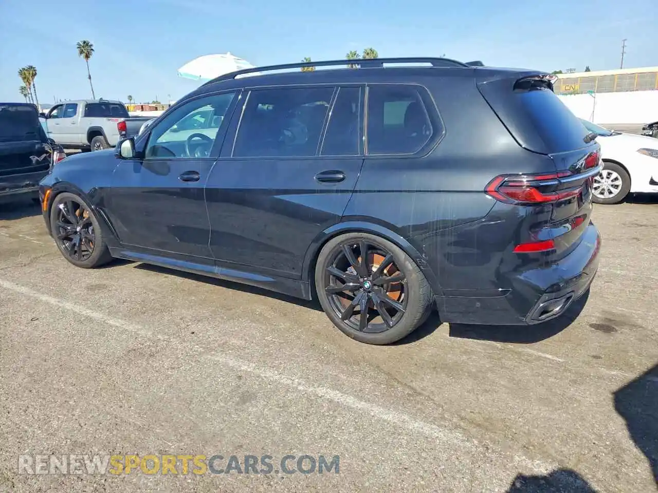 2 Photograph of a damaged car 5UX23EM06P9R57826 BMW X7 2023