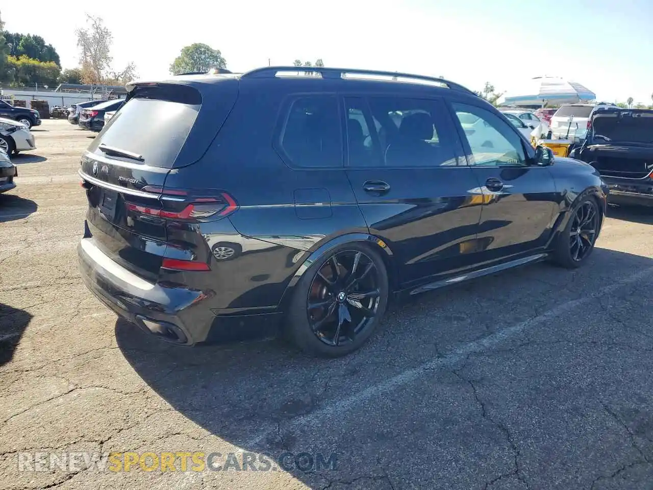 3 Photograph of a damaged car 5UX23EM06P9R57826 BMW X7 2023