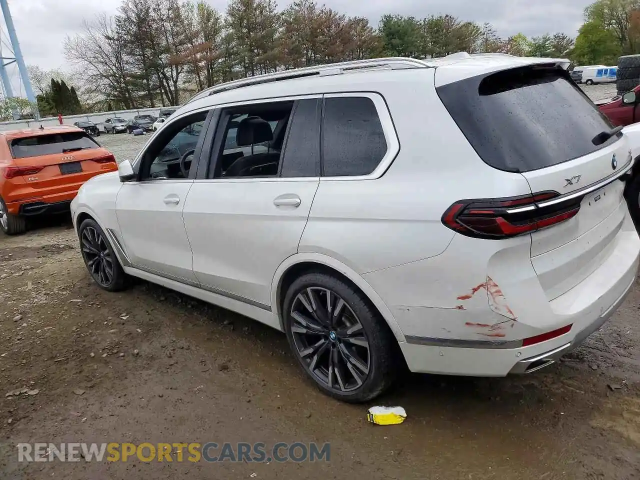 2 fotografías del automóvil dañado 5UX23EM06P9R58099 BMW X7 2023