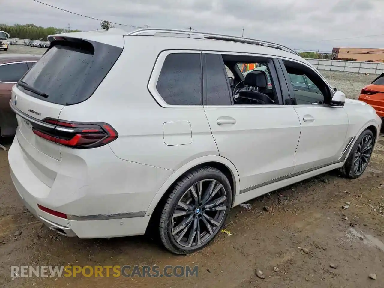 3 fotografías del automóvil dañado 5UX23EM06P9R58099 BMW X7 2023
