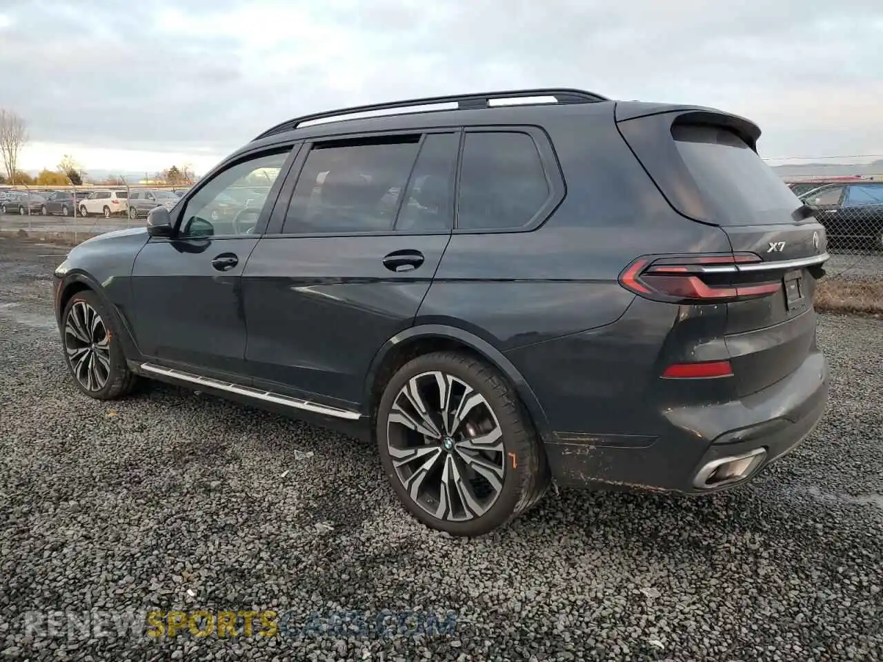 2 Photograph of a damaged car 5UX23EM06P9R86744 BMW X7 2023