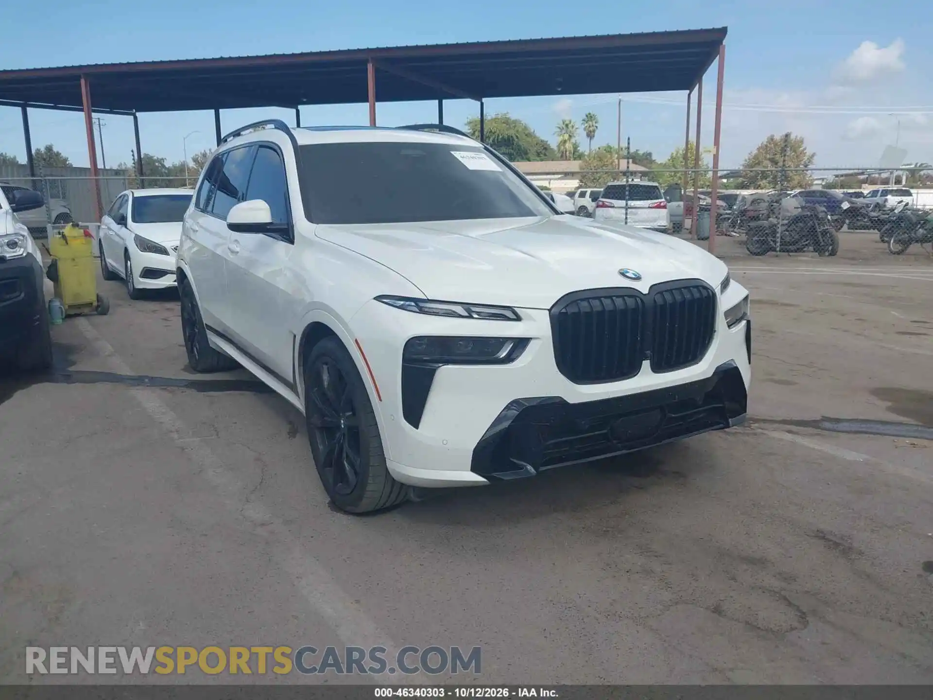 1 Photograph of a damaged car 5UX23EM06P9R99283 BMW X7 2023