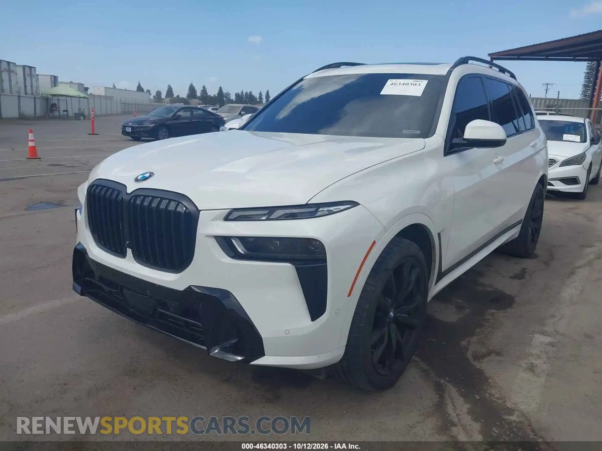 2 Photograph of a damaged car 5UX23EM06P9R99283 BMW X7 2023