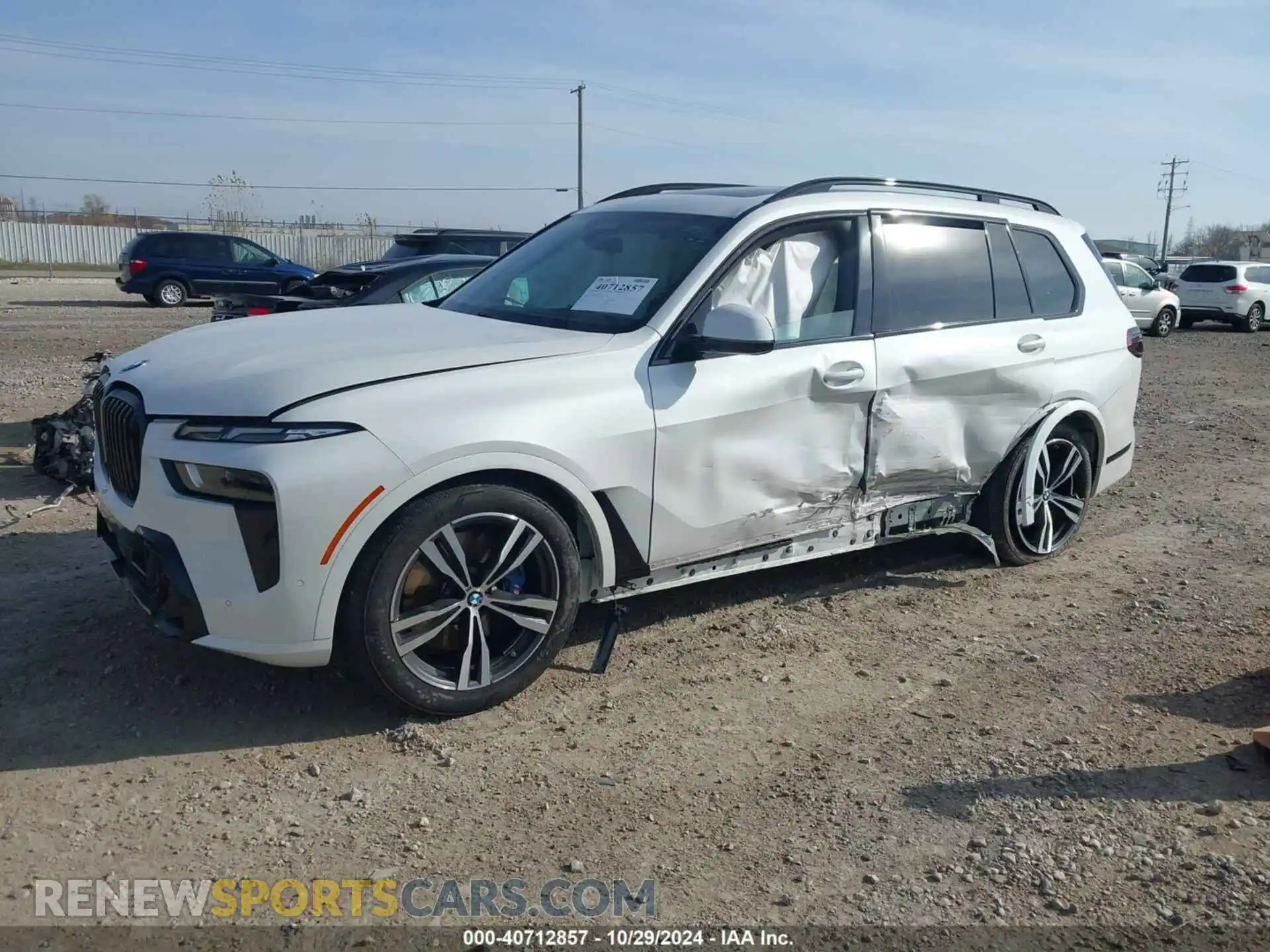 2 Photograph of a damaged car 5UX23EM07P9P37207 BMW X7 2023