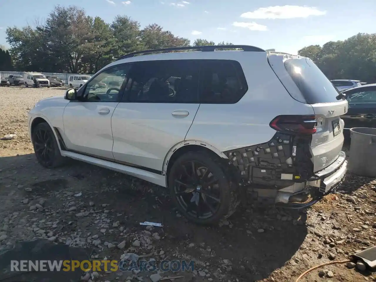 2 Photograph of a damaged car 5UX23EM07P9P66304 BMW X7 2023