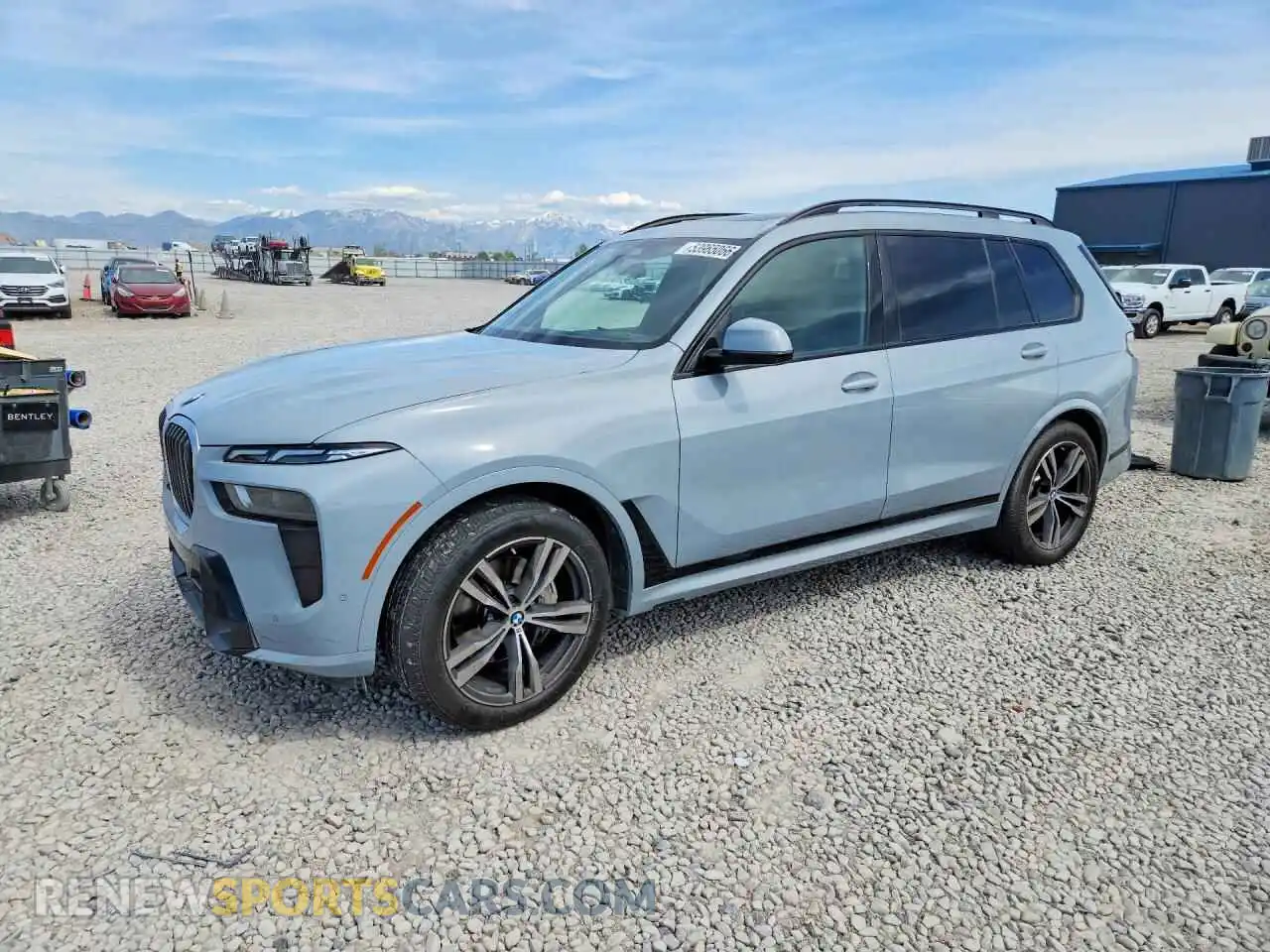 1 Photograph of a damaged car 5UX23EM07P9P76086 BMW X7 2023