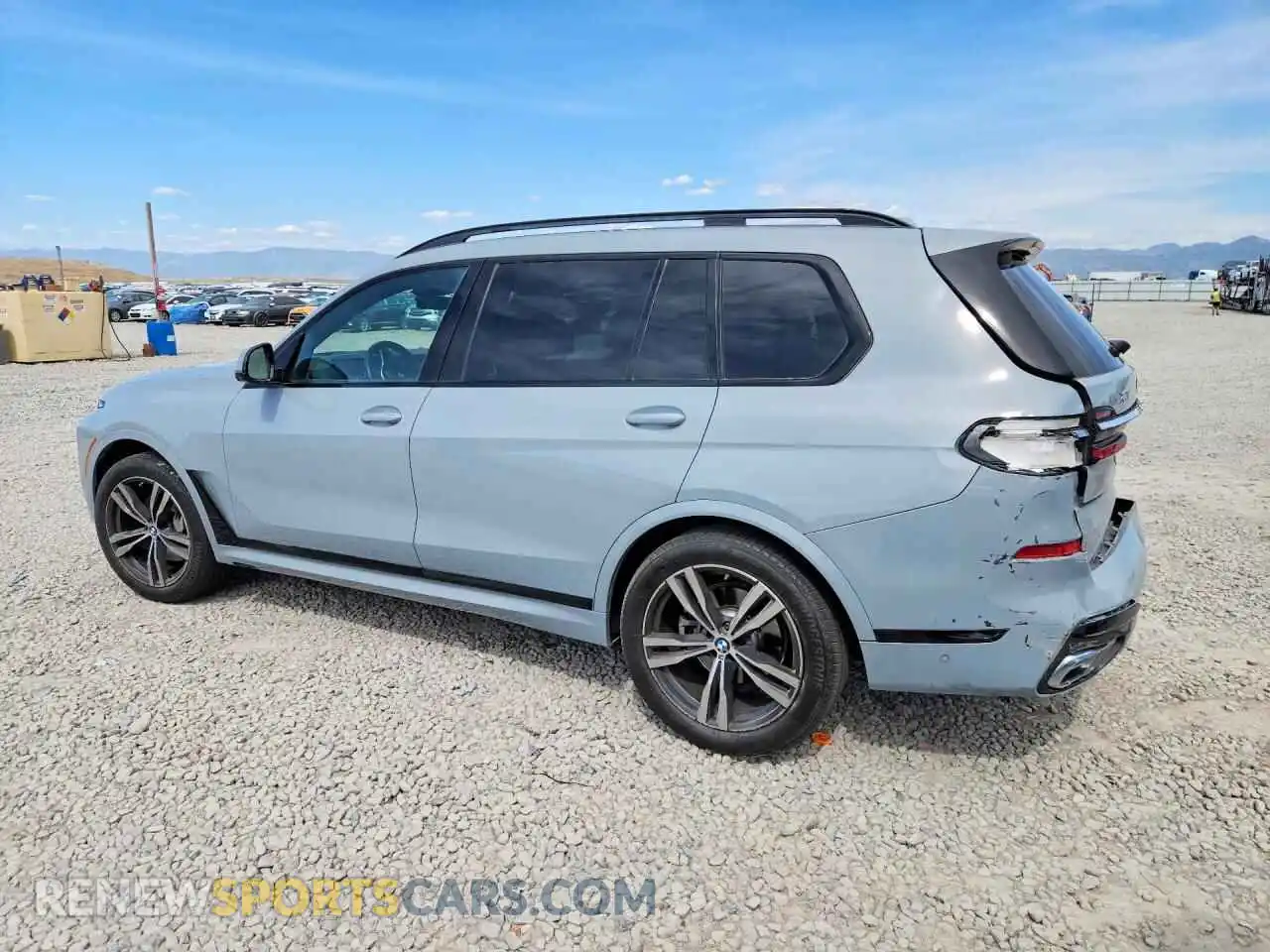 2 Photograph of a damaged car 5UX23EM07P9P76086 BMW X7 2023