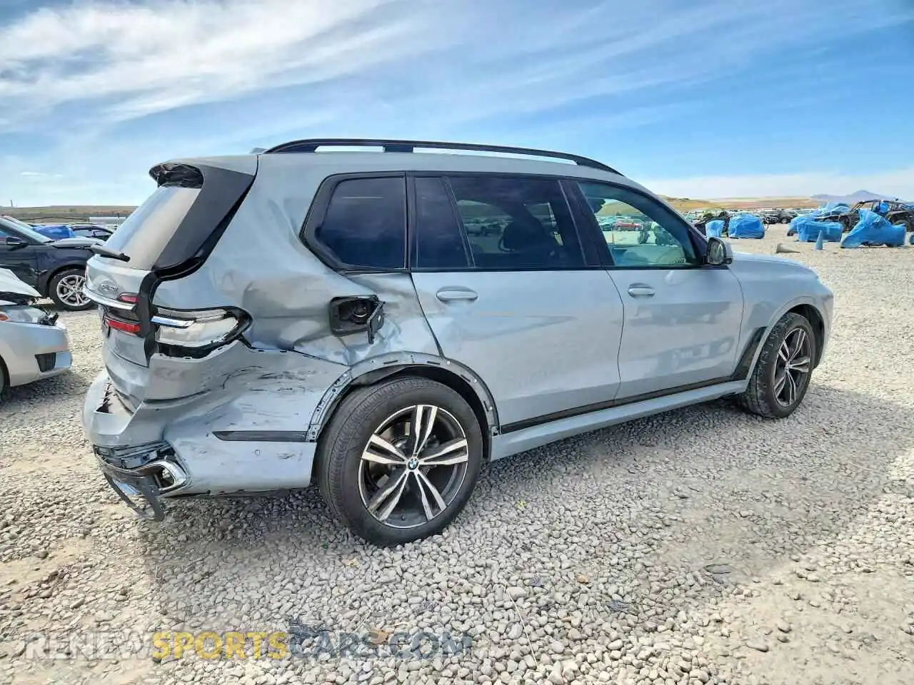 3 Photograph of a damaged car 5UX23EM07P9P76086 BMW X7 2023