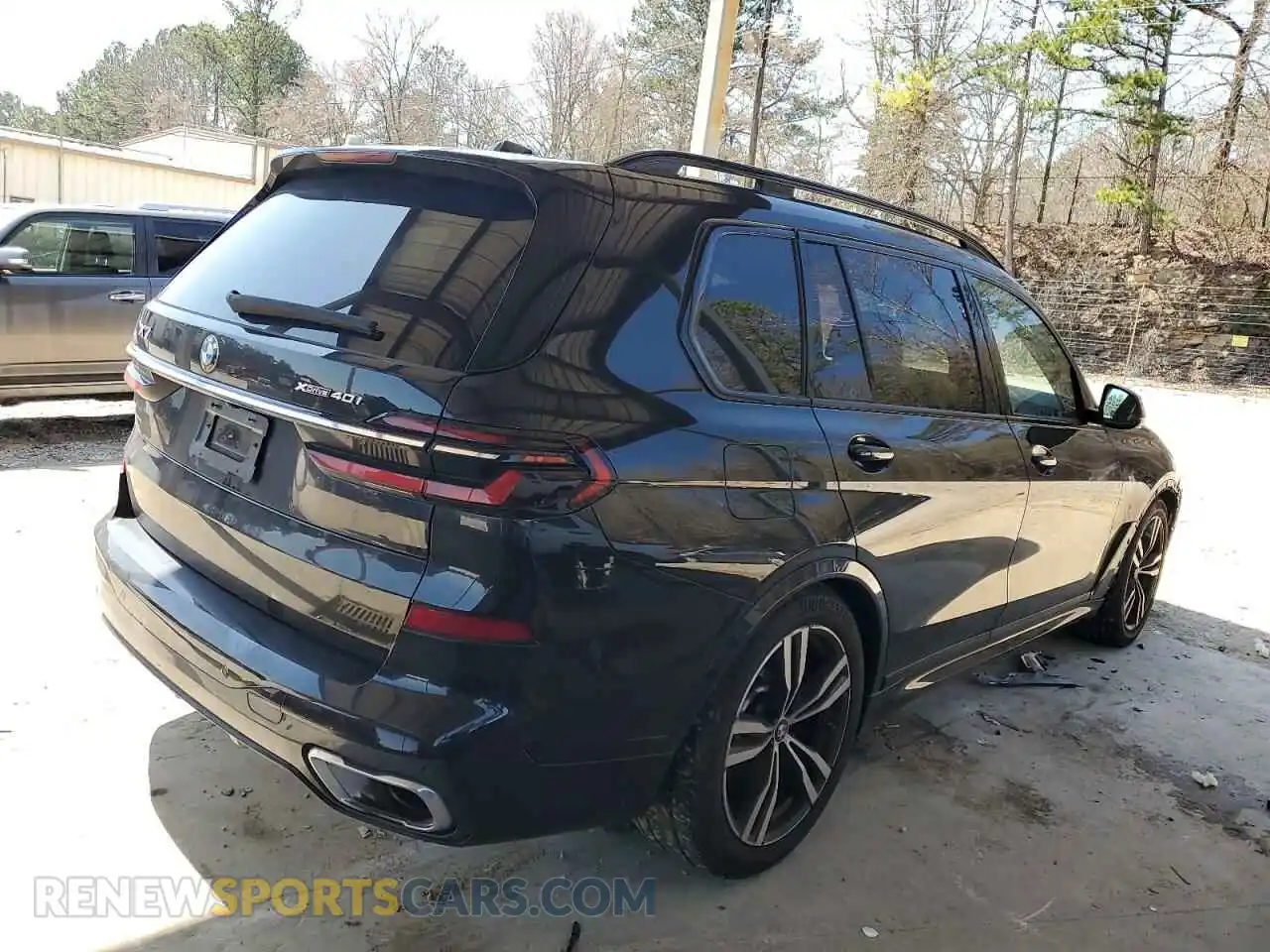 3 Photograph of a damaged car 5UX23EM07P9R68656 BMW X7 2023
