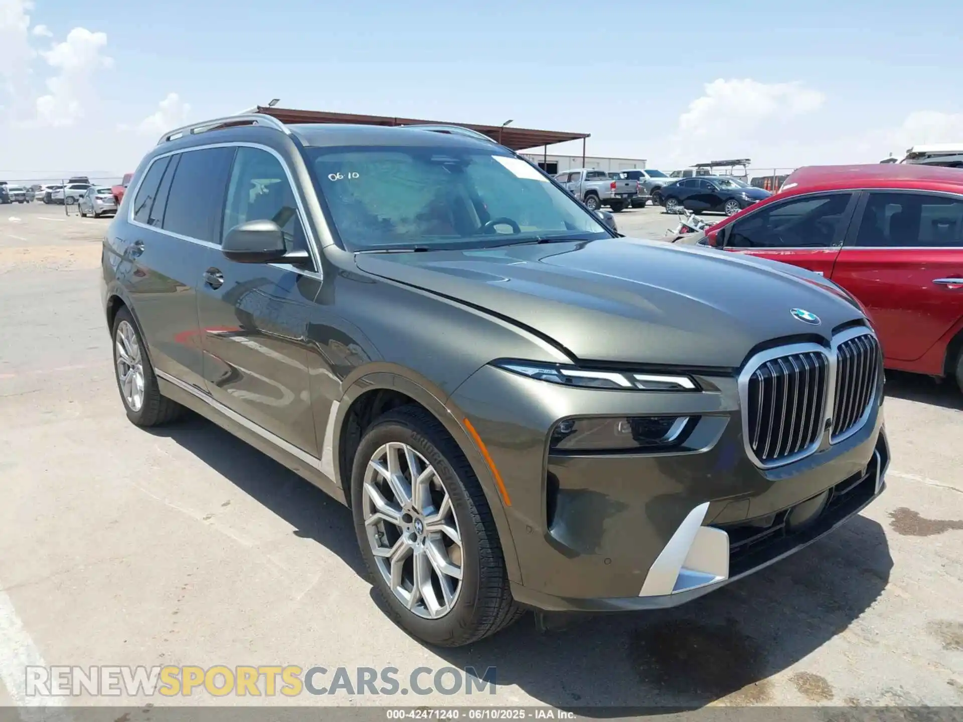 1 Photograph of a damaged car 5UX23EM07P9R88373 BMW X7 2023