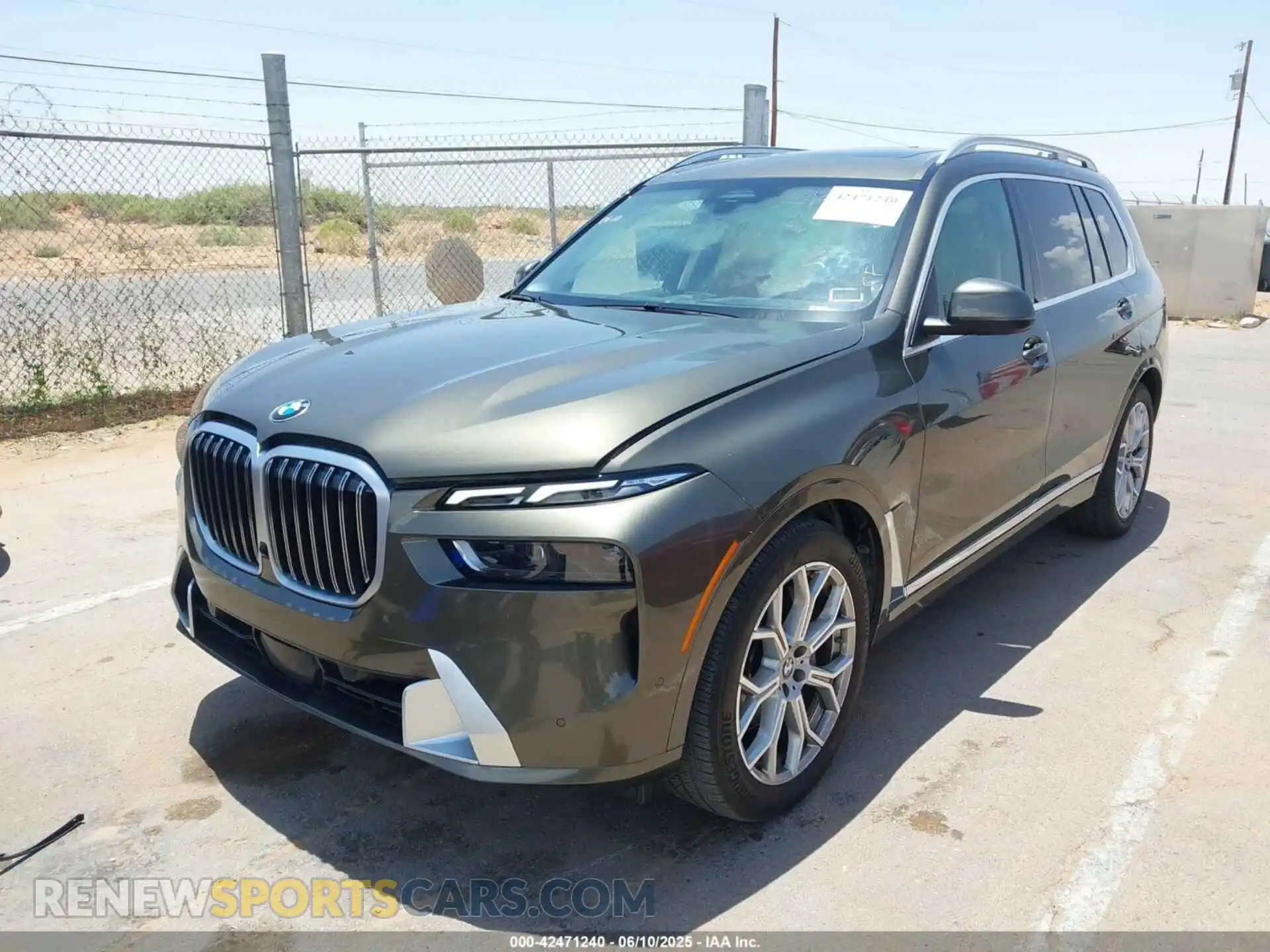 2 Photograph of a damaged car 5UX23EM07P9R88373 BMW X7 2023