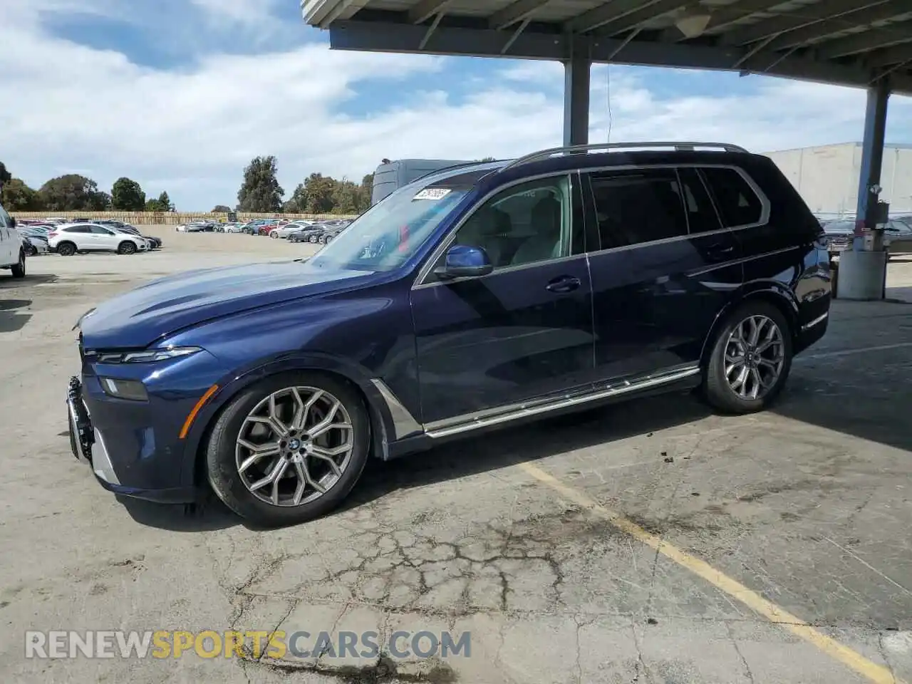 1 Photograph of a damaged car 5UX23EM08P9N44631 BMW X7 2023