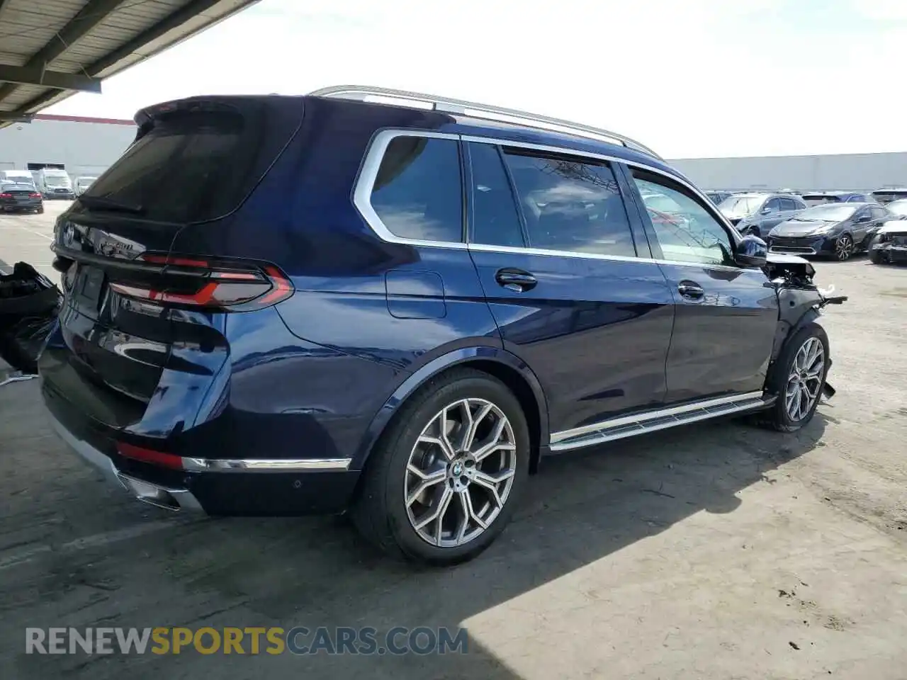 3 Photograph of a damaged car 5UX23EM08P9N44631 BMW X7 2023