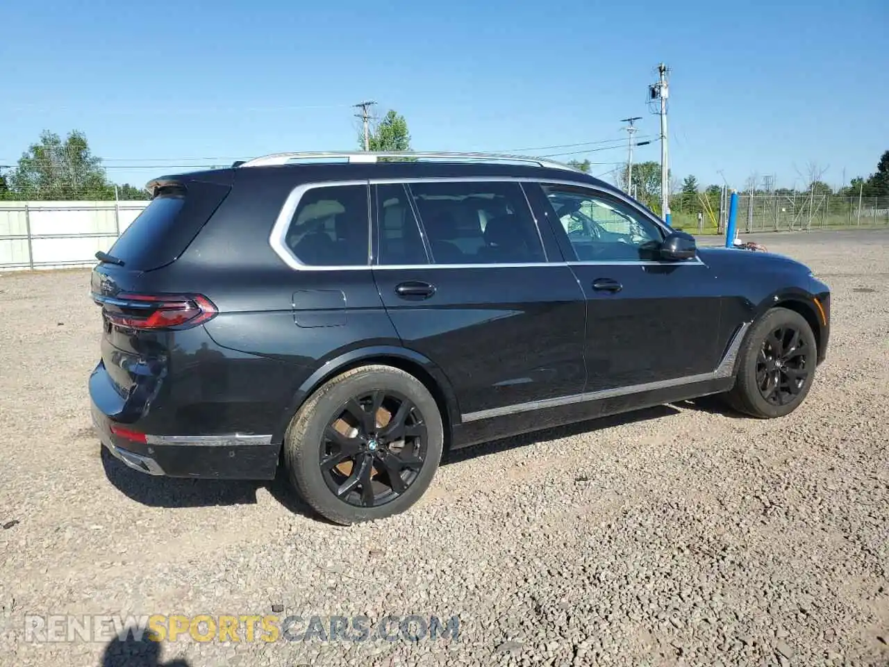 3 Photograph of a damaged car 5UX23EM08P9P25776 BMW X7 2023