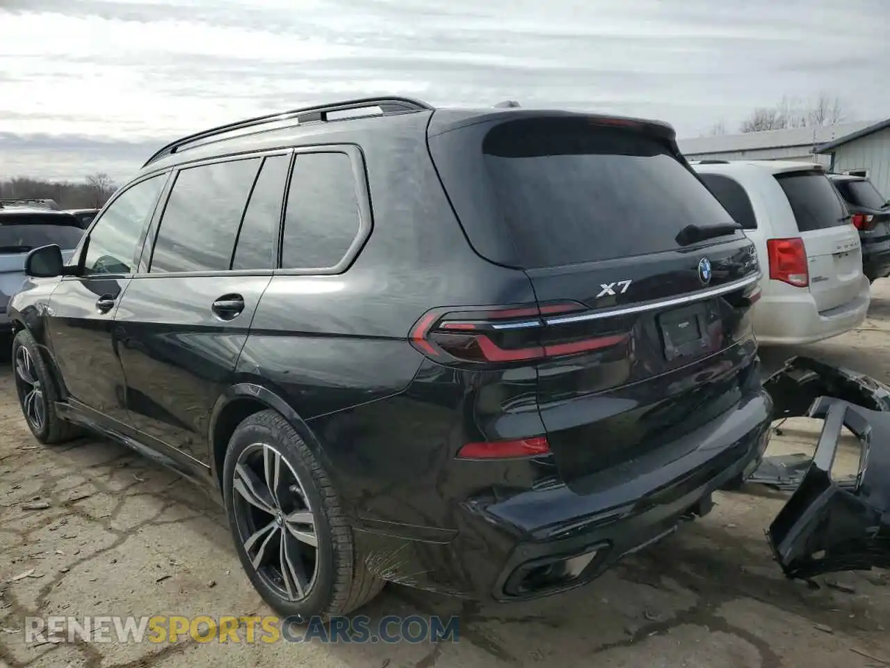 2 Photograph of a damaged car 5UX23EM08P9R24262 BMW X7 2023