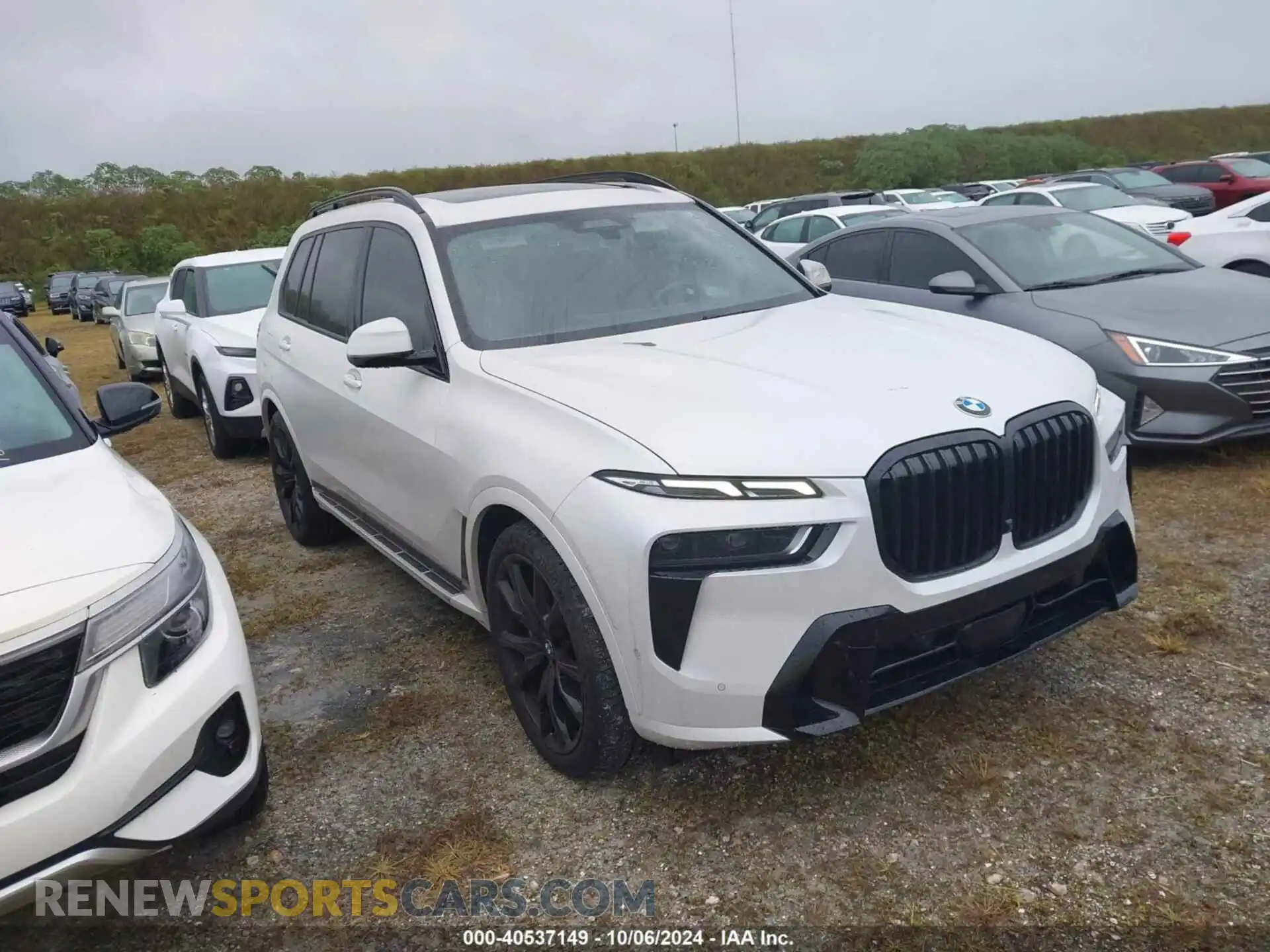 1 Photograph of a damaged car 5UX23EM08P9R41840 BMW X7 2023