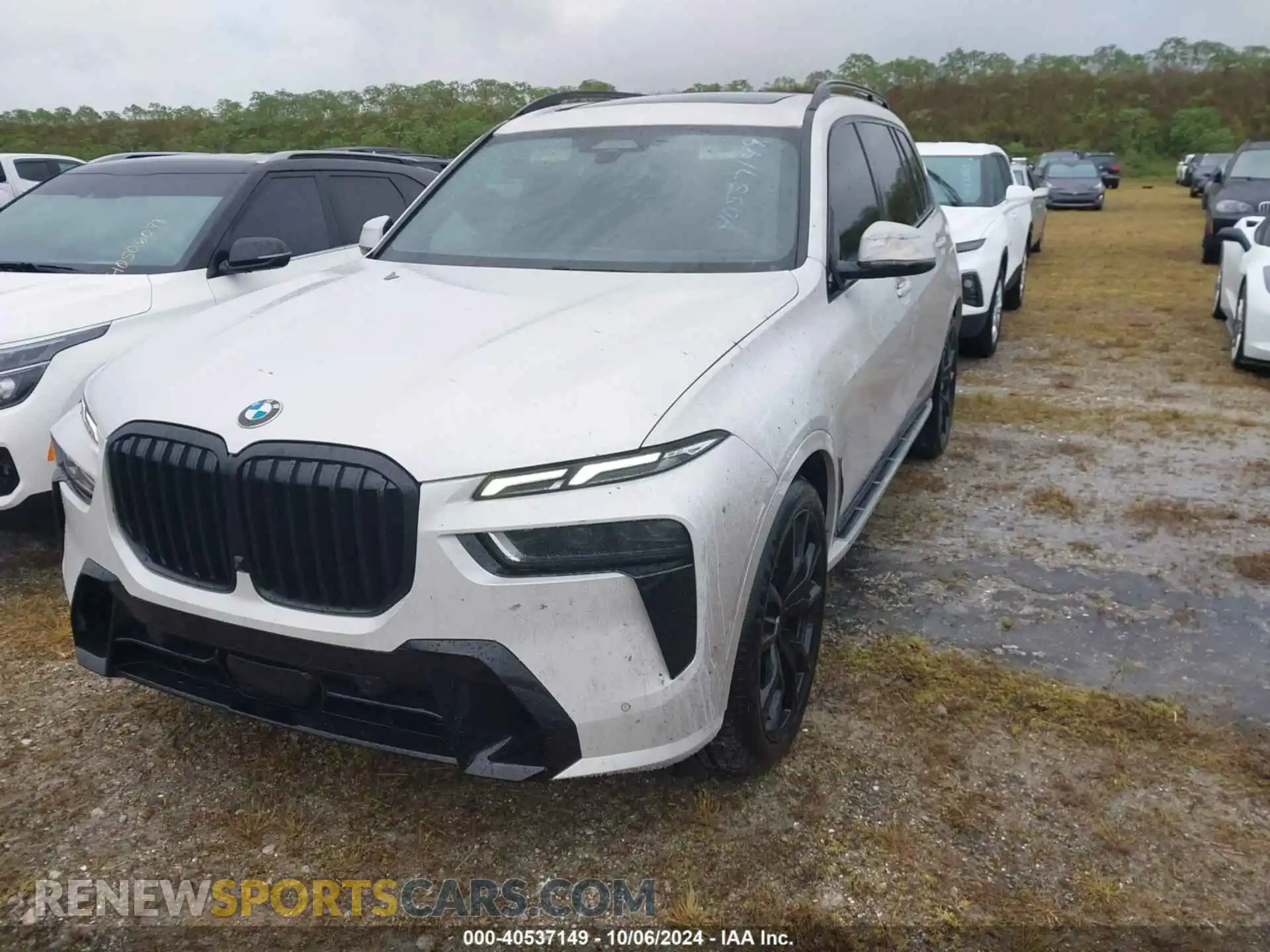 2 Photograph of a damaged car 5UX23EM08P9R41840 BMW X7 2023