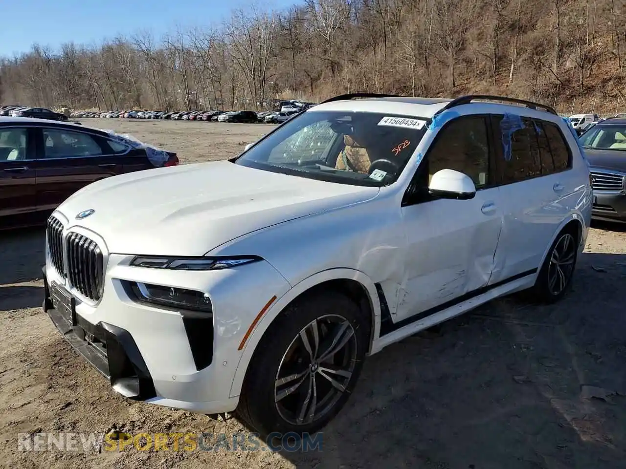 1 Photograph of a damaged car 5UX23EM08P9R67287 BMW X7 2023