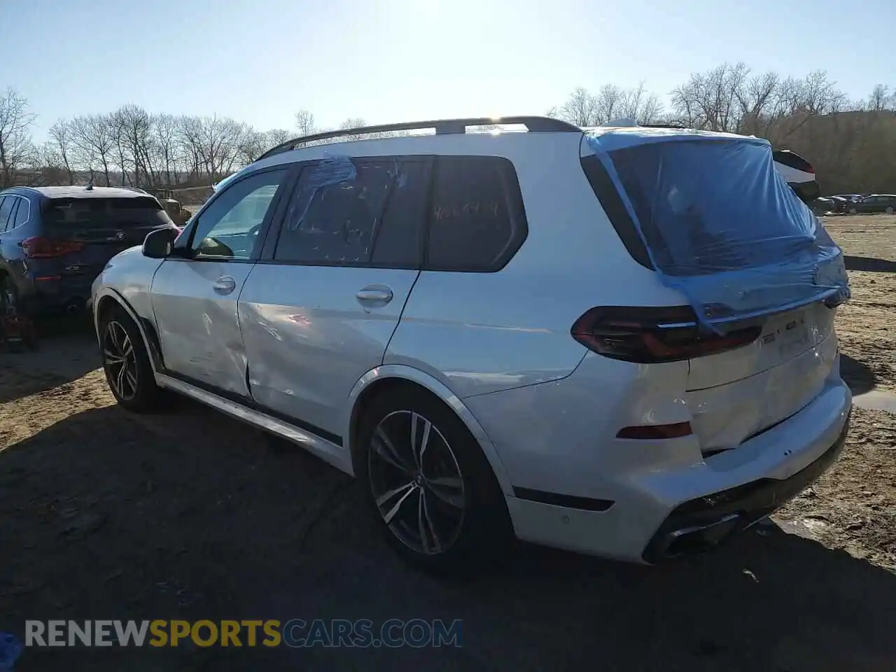 2 Photograph of a damaged car 5UX23EM08P9R67287 BMW X7 2023
