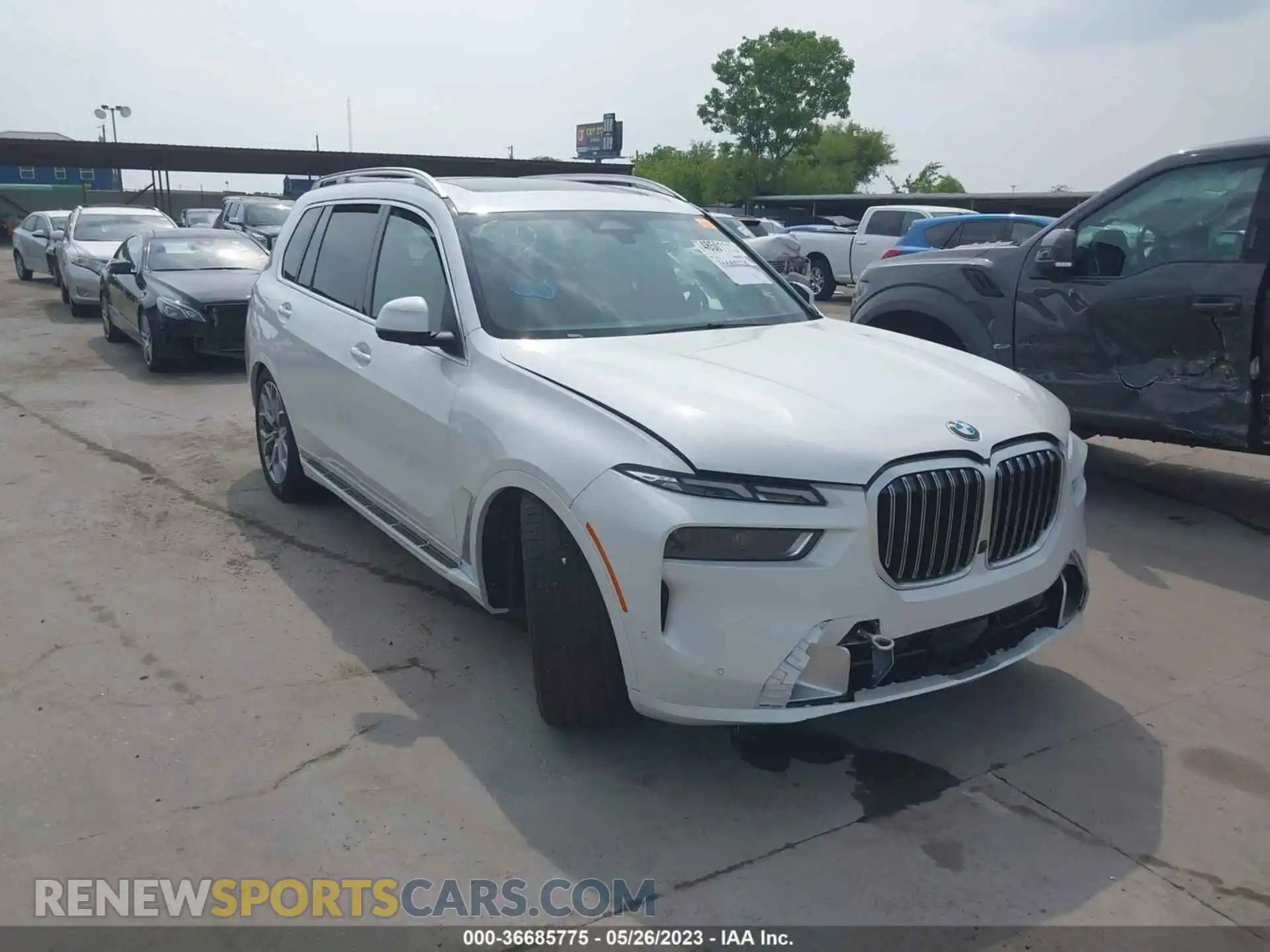 1 Photograph of a damaged car 5UX23EM08P9R88396 BMW X7 2023