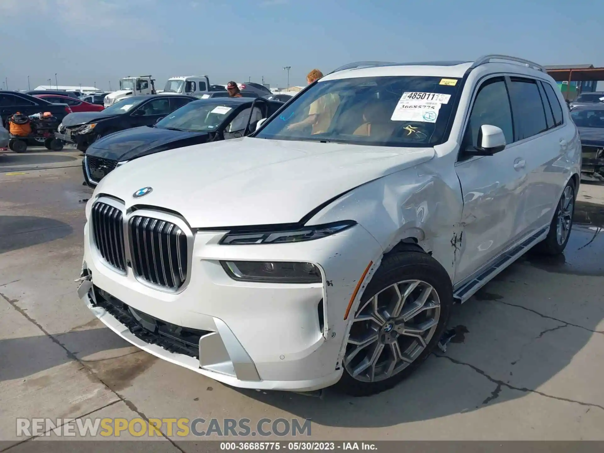 2 Photograph of a damaged car 5UX23EM08P9R88396 BMW X7 2023