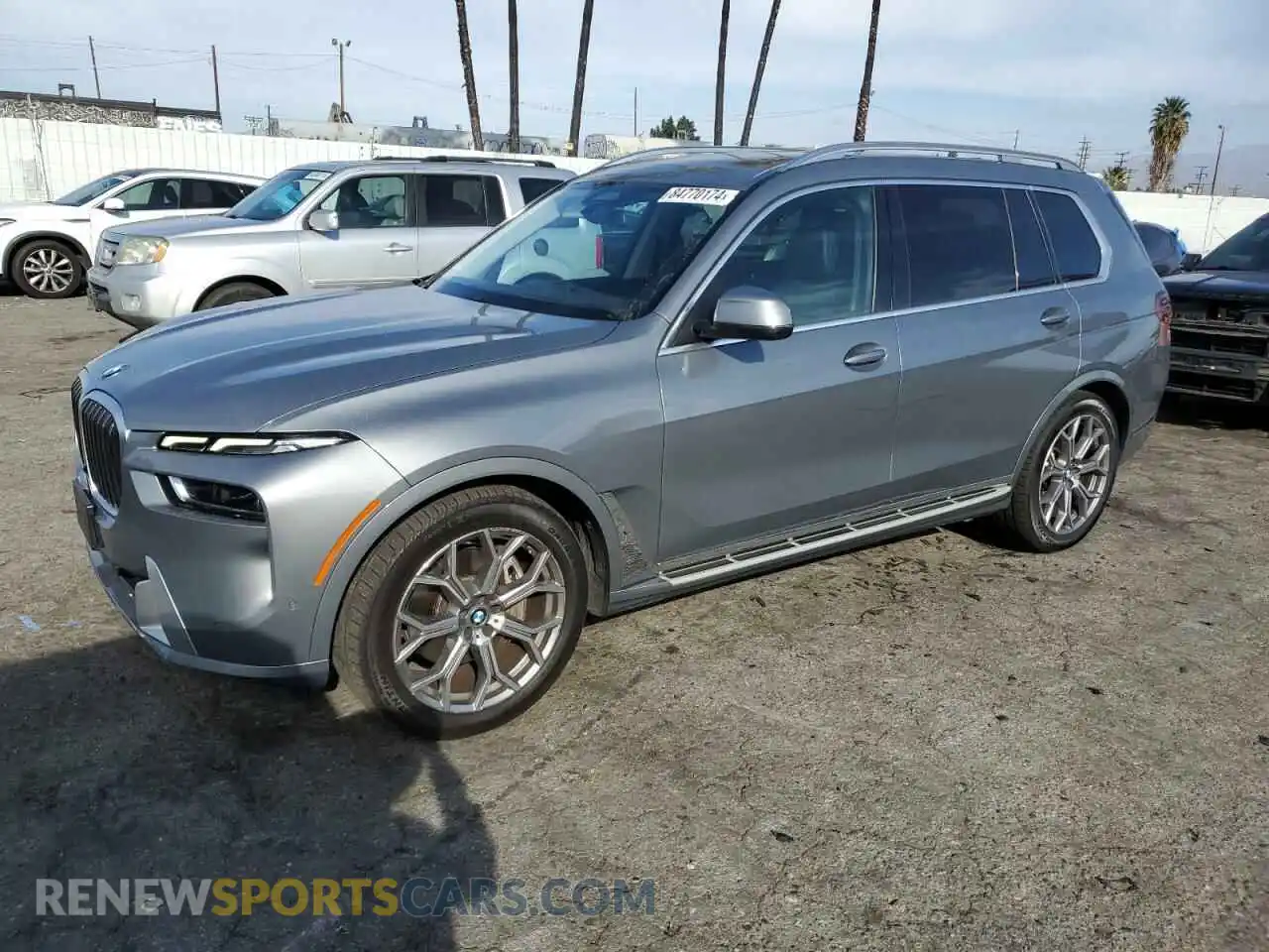 1 Photograph of a damaged car 5UX23EM09P9N48283 BMW X7 2023