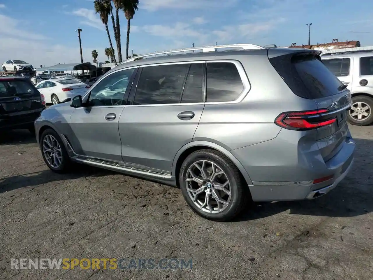 2 Photograph of a damaged car 5UX23EM09P9N48283 BMW X7 2023