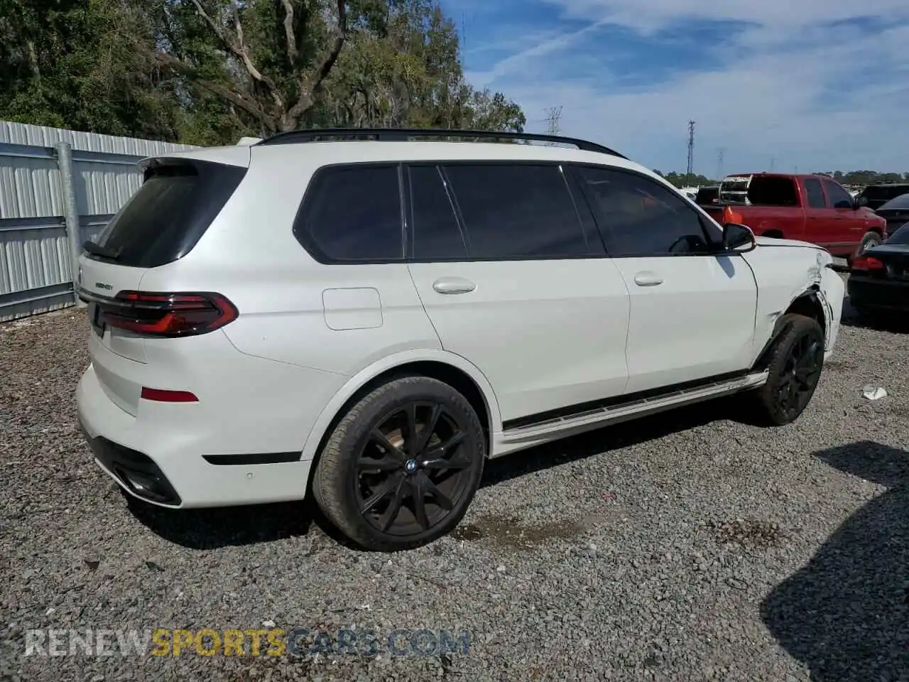 3 Photograph of a damaged car 5UX23EM09P9P01065 BMW X7 2023