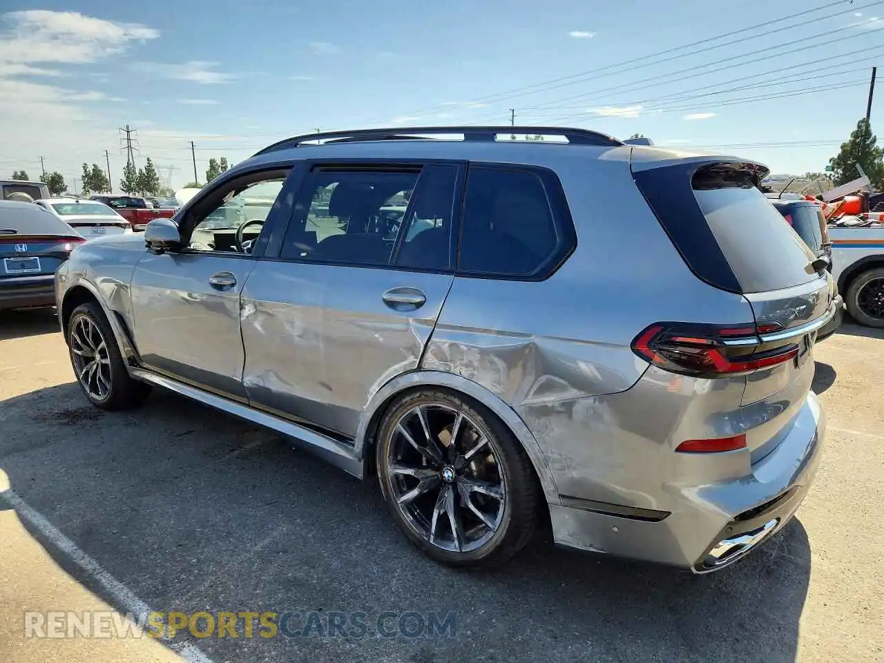 2 fotografías del automóvil dañado 5UX23EM09P9P27066 BMW X7 2023