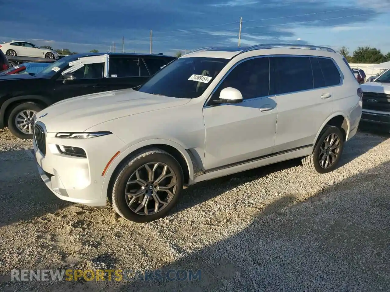1 Photograph of a damaged car 5UX23EM09P9P33109 BMW X7 2023
