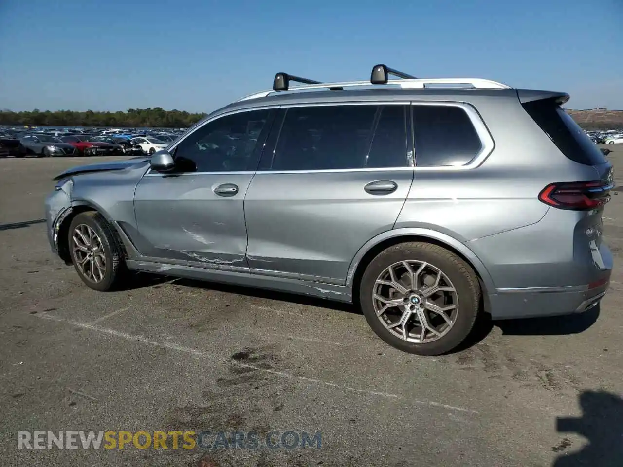 2 Photograph of a damaged car 5UX23EM09P9P75280 BMW X7 2023