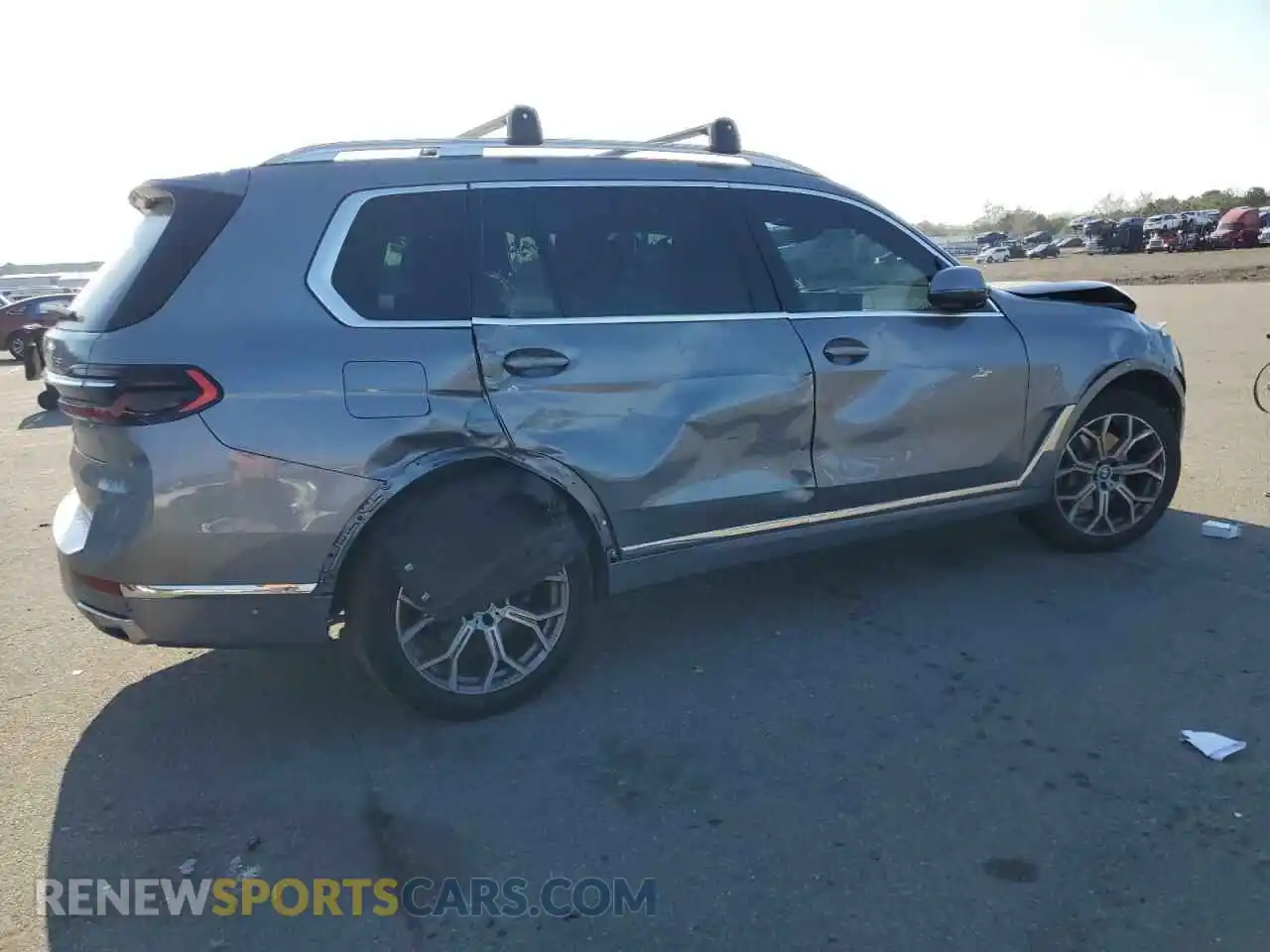 3 Photograph of a damaged car 5UX23EM09P9P75280 BMW X7 2023