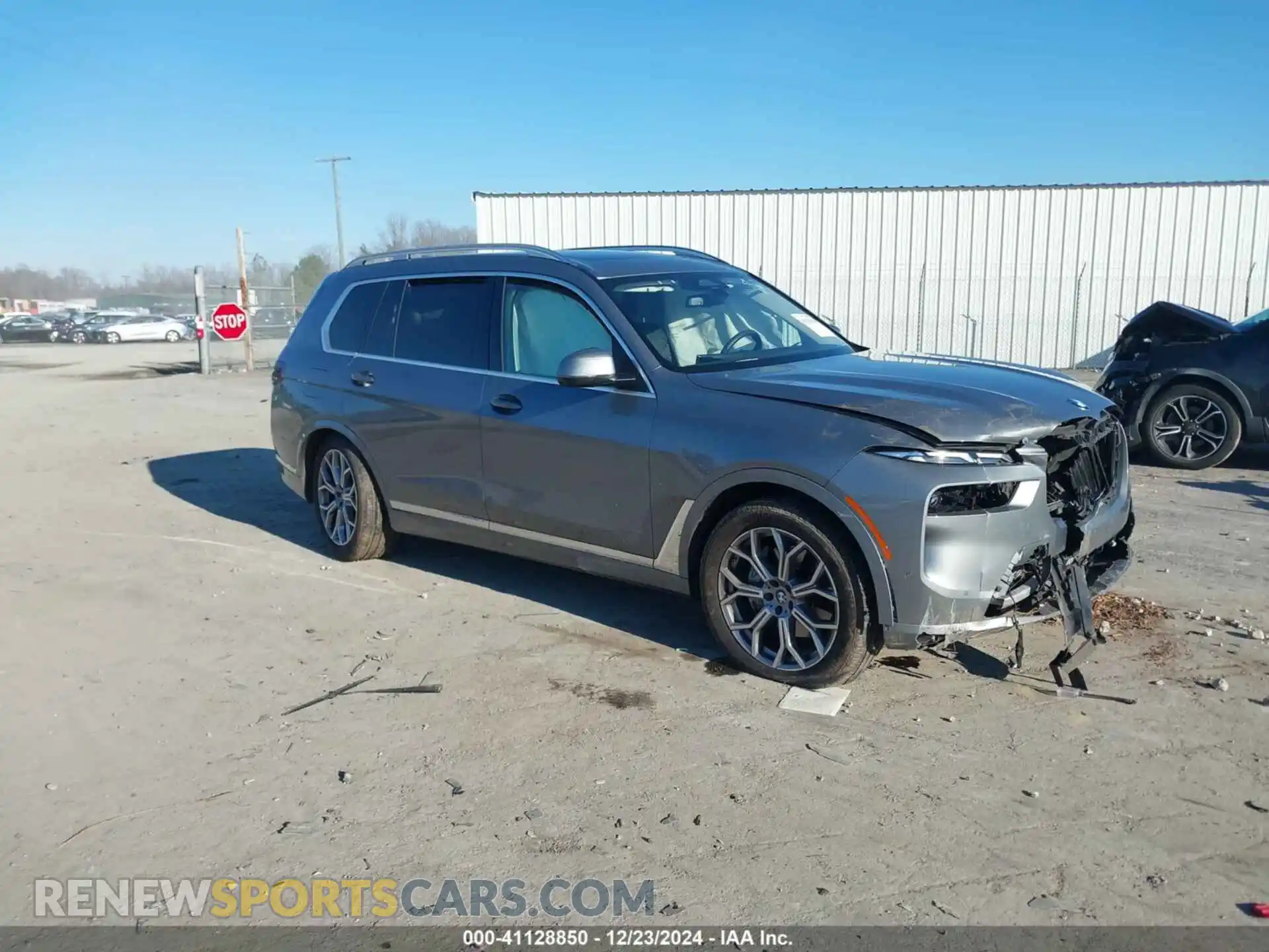 1 Photograph of a damaged car 5UX23EM09P9P93598 BMW X7 2023