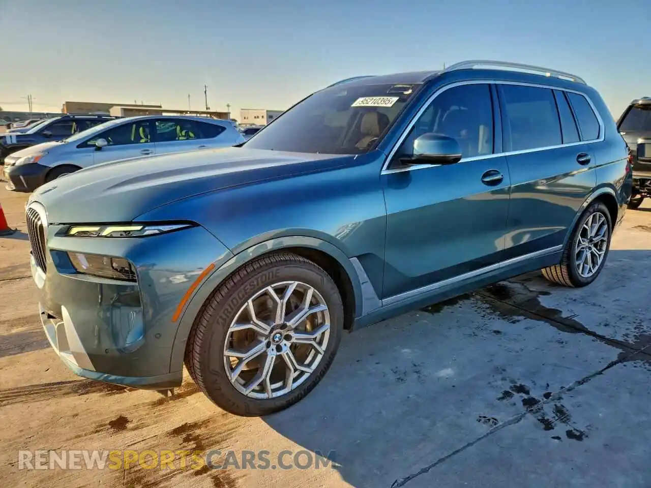 1 Photograph of a damaged car 5UX23EM09P9R44777 BMW X7 2023