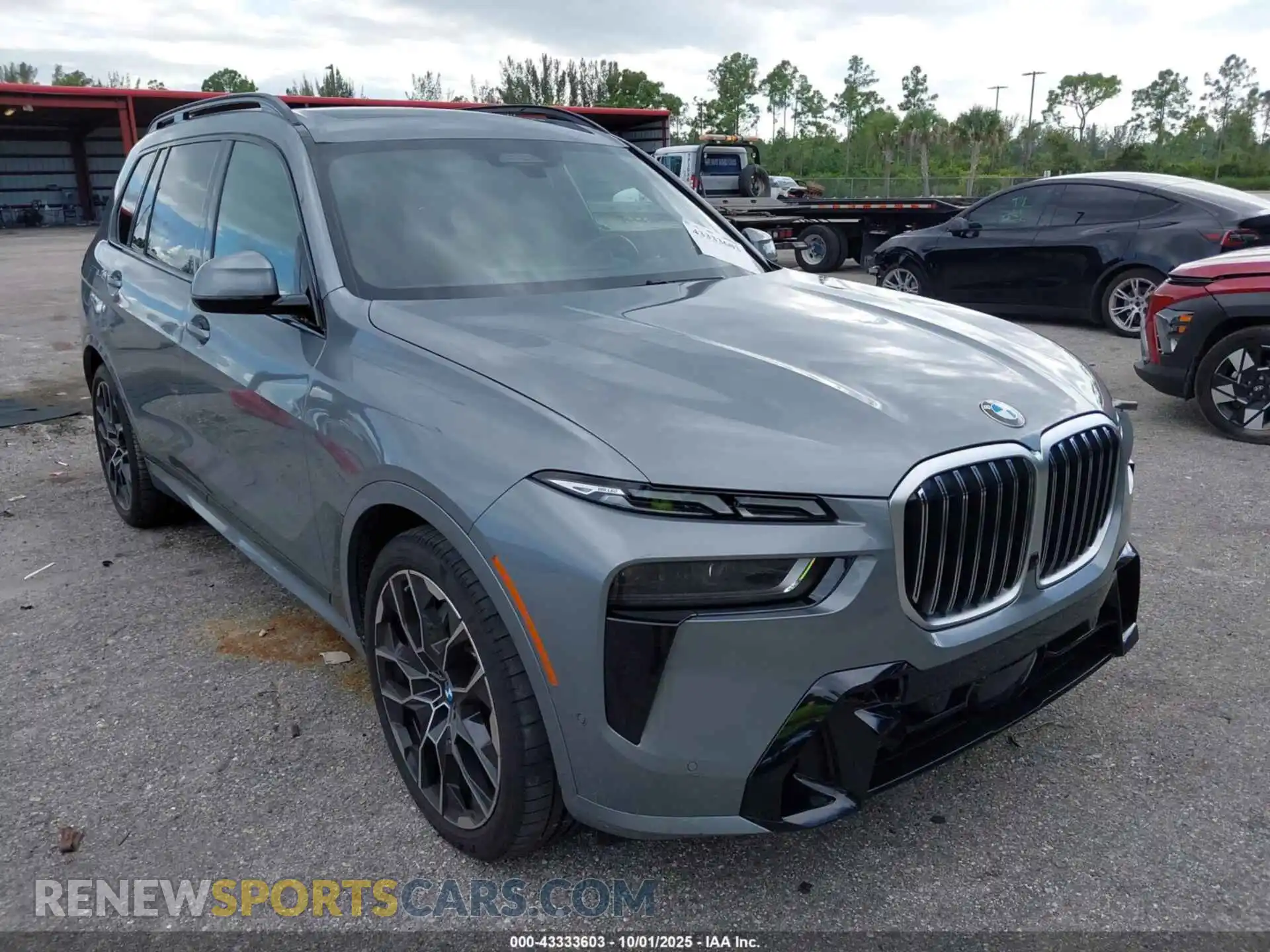 1 Photograph of a damaged car 5UX23EM09P9R52930 BMW X7 2023