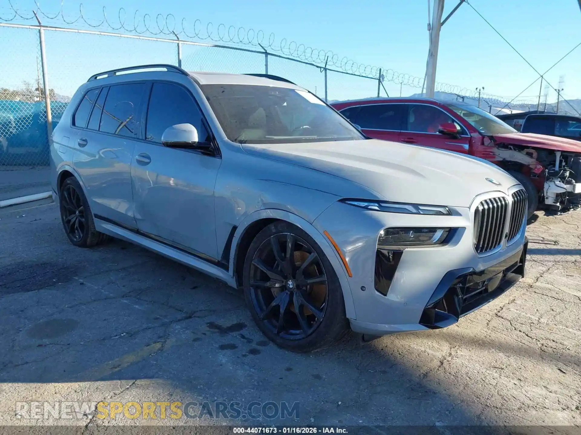 1 Photograph of a damaged car 5UX23EM09P9R93512 BMW X7 2023