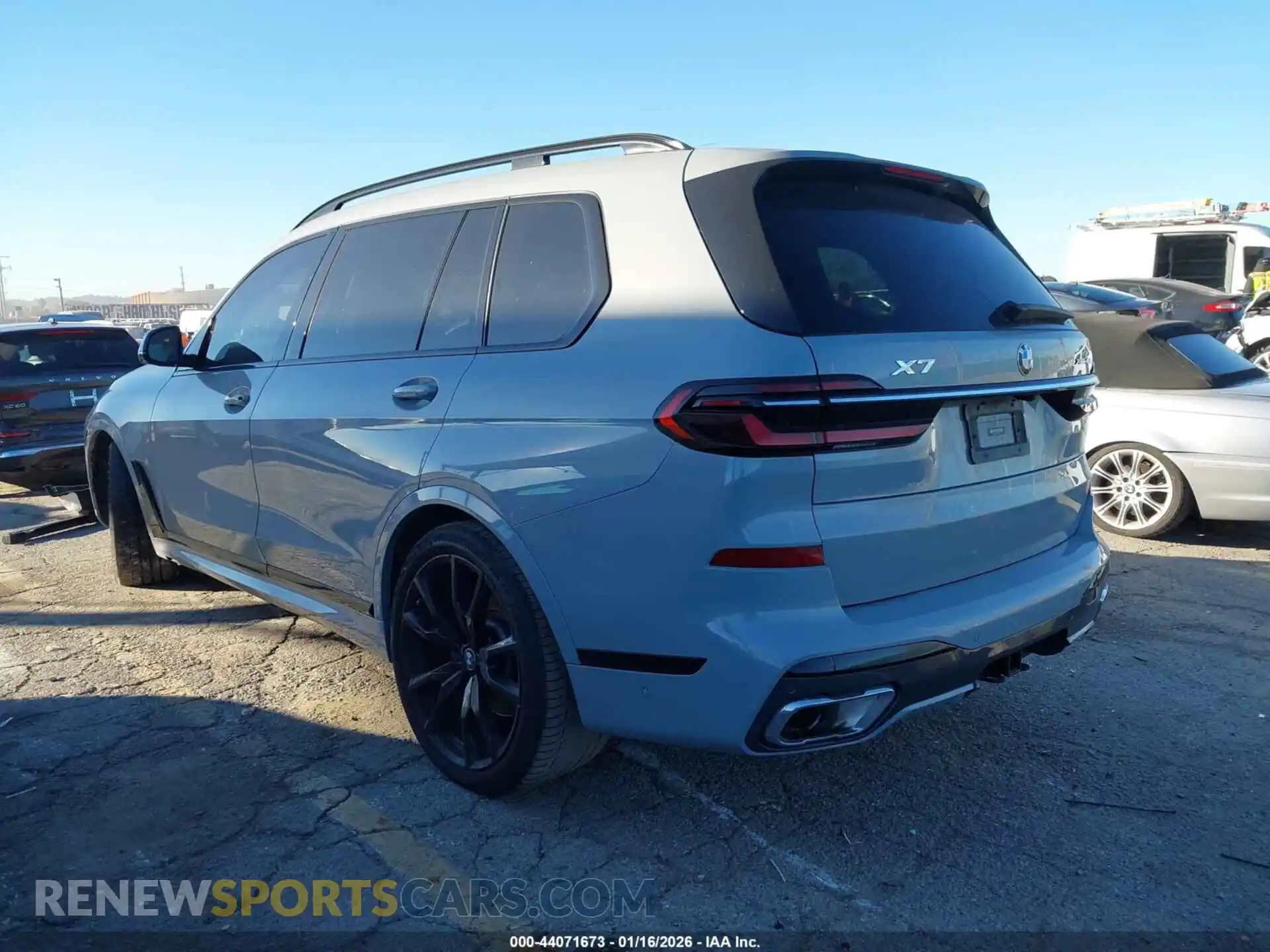 3 Photograph of a damaged car 5UX23EM09P9R93512 BMW X7 2023