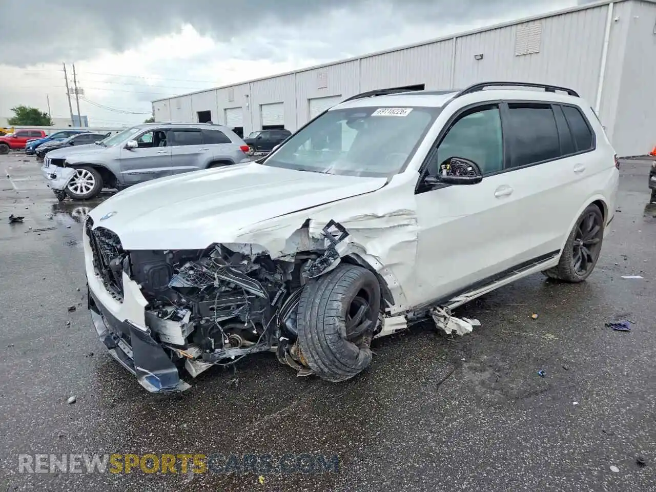 1 Photograph of a damaged car 5UX23EM0XP9P23138 BMW X7 2023