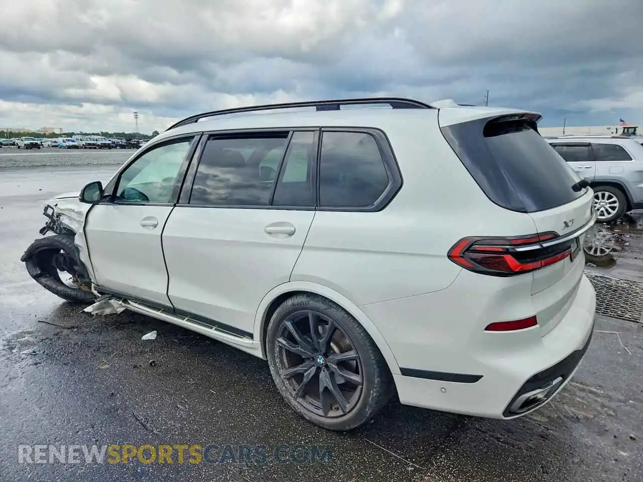 2 Photograph of a damaged car 5UX23EM0XP9P23138 BMW X7 2023