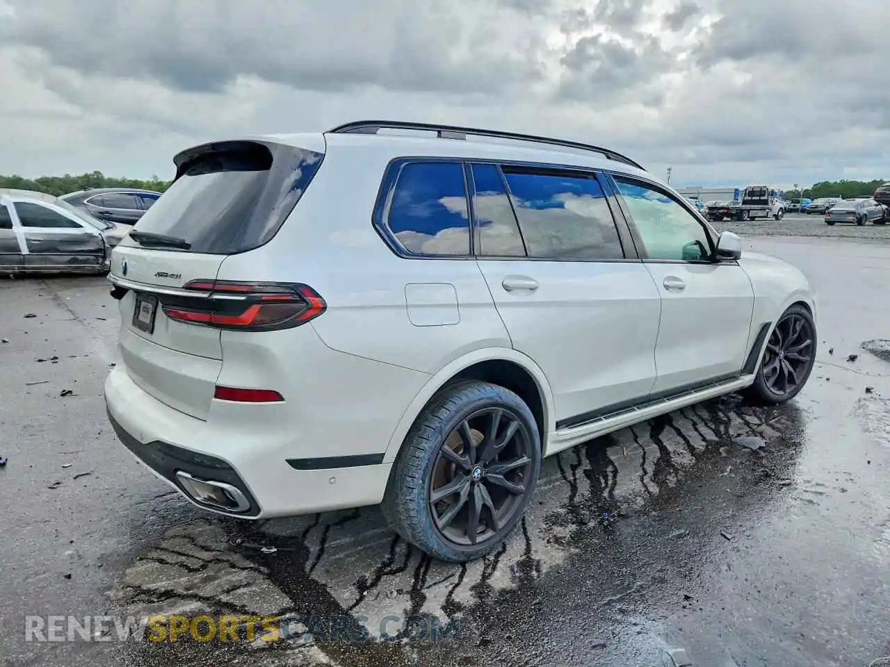3 Photograph of a damaged car 5UX23EM0XP9P23138 BMW X7 2023