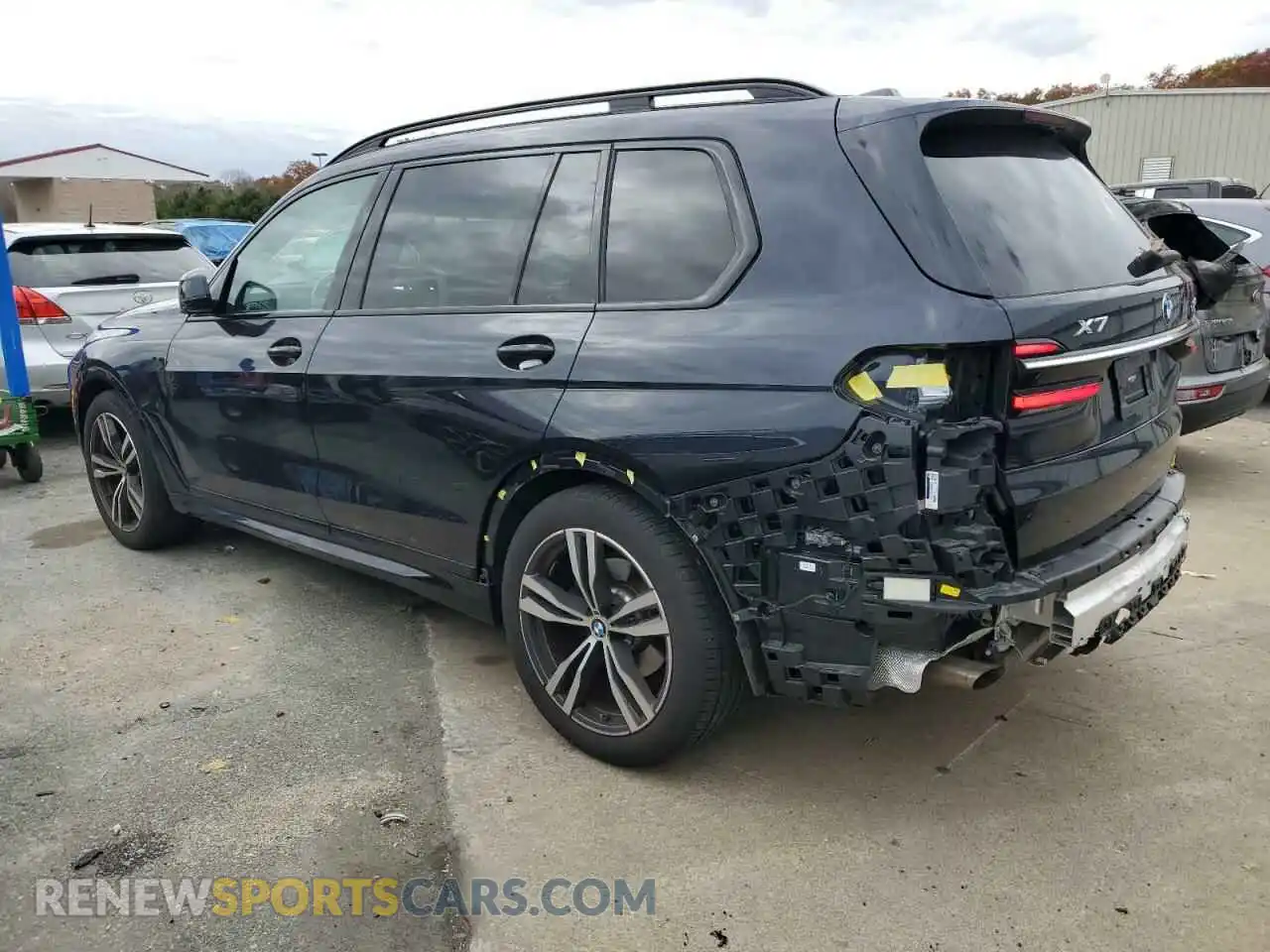 2 Photograph of a damaged car 5UX23EM0XP9P93593 BMW X7 2023