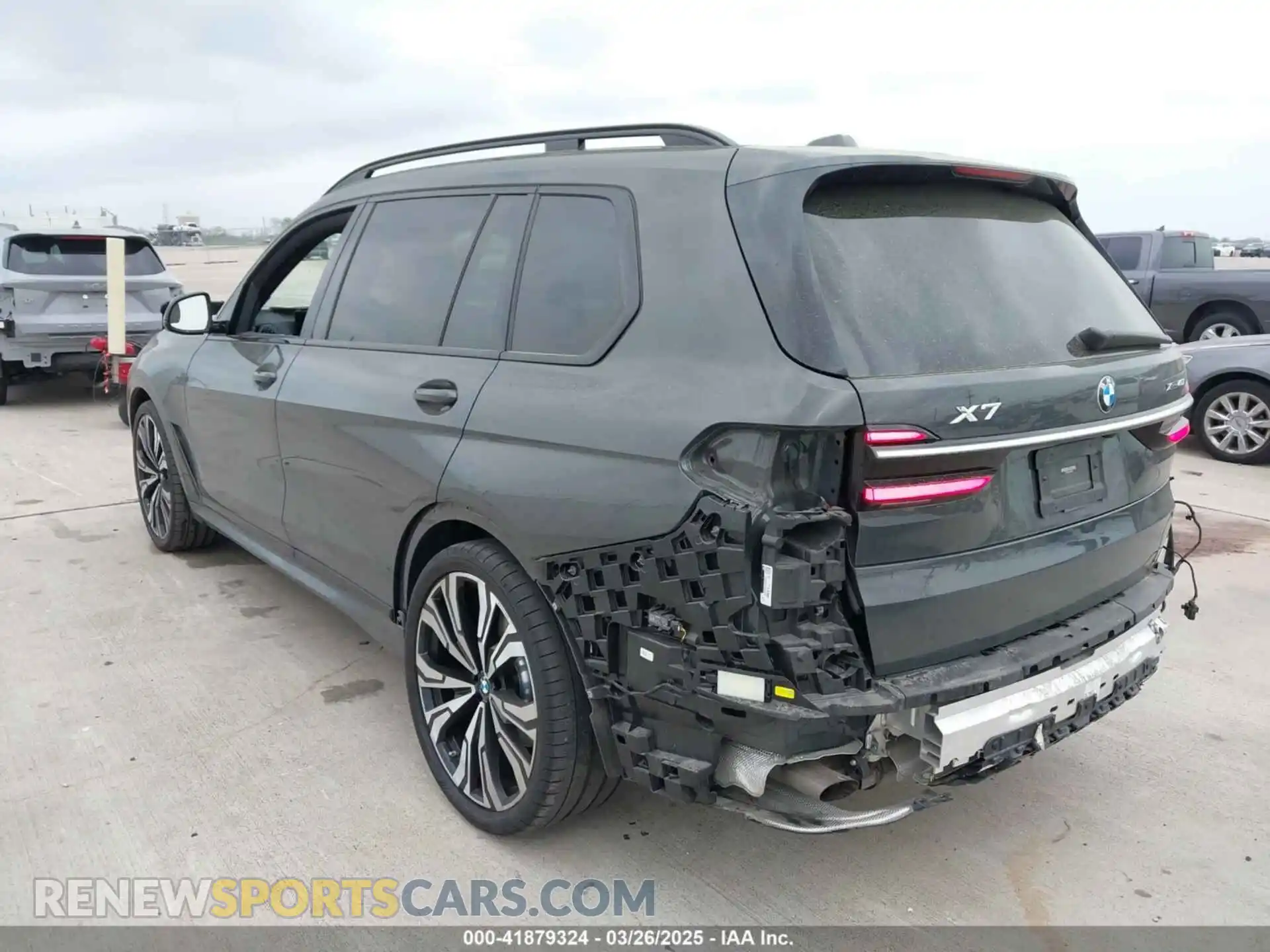 3 Фотография поврежденного автомобиля 5UX23EM0XP9R39846 BMW X7 2023