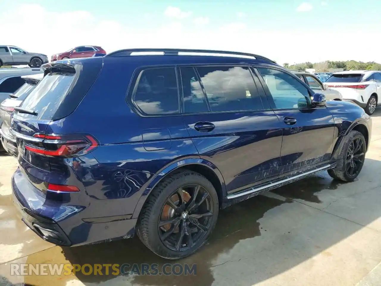 3 Photograph of a damaged car 5UX23EM0XP9R58980 BMW X7 2023