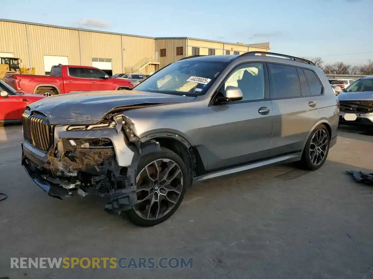 1 Photograph of a damaged car 5UX23EM00R9S28952 BMW X7 2024