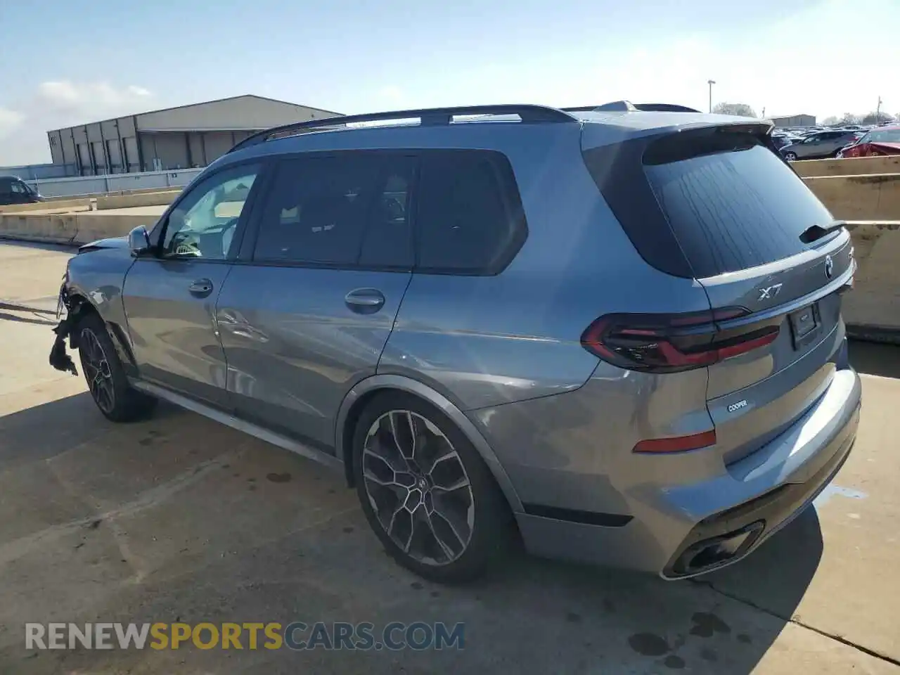 2 Photograph of a damaged car 5UX23EM00R9S28952 BMW X7 2024