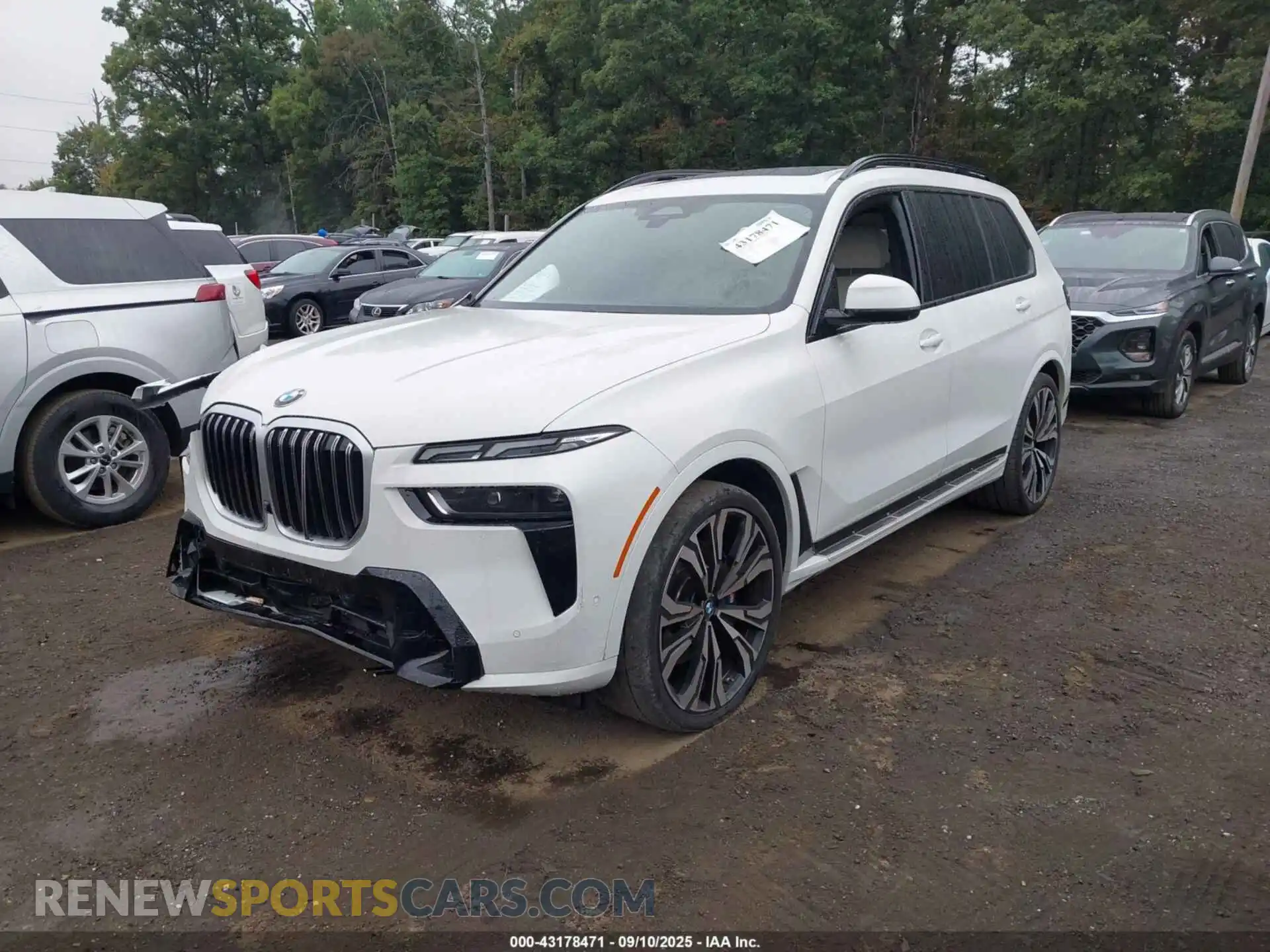 2 Photograph of a damaged car 5UX23EM00R9T75255 BMW X7 2024