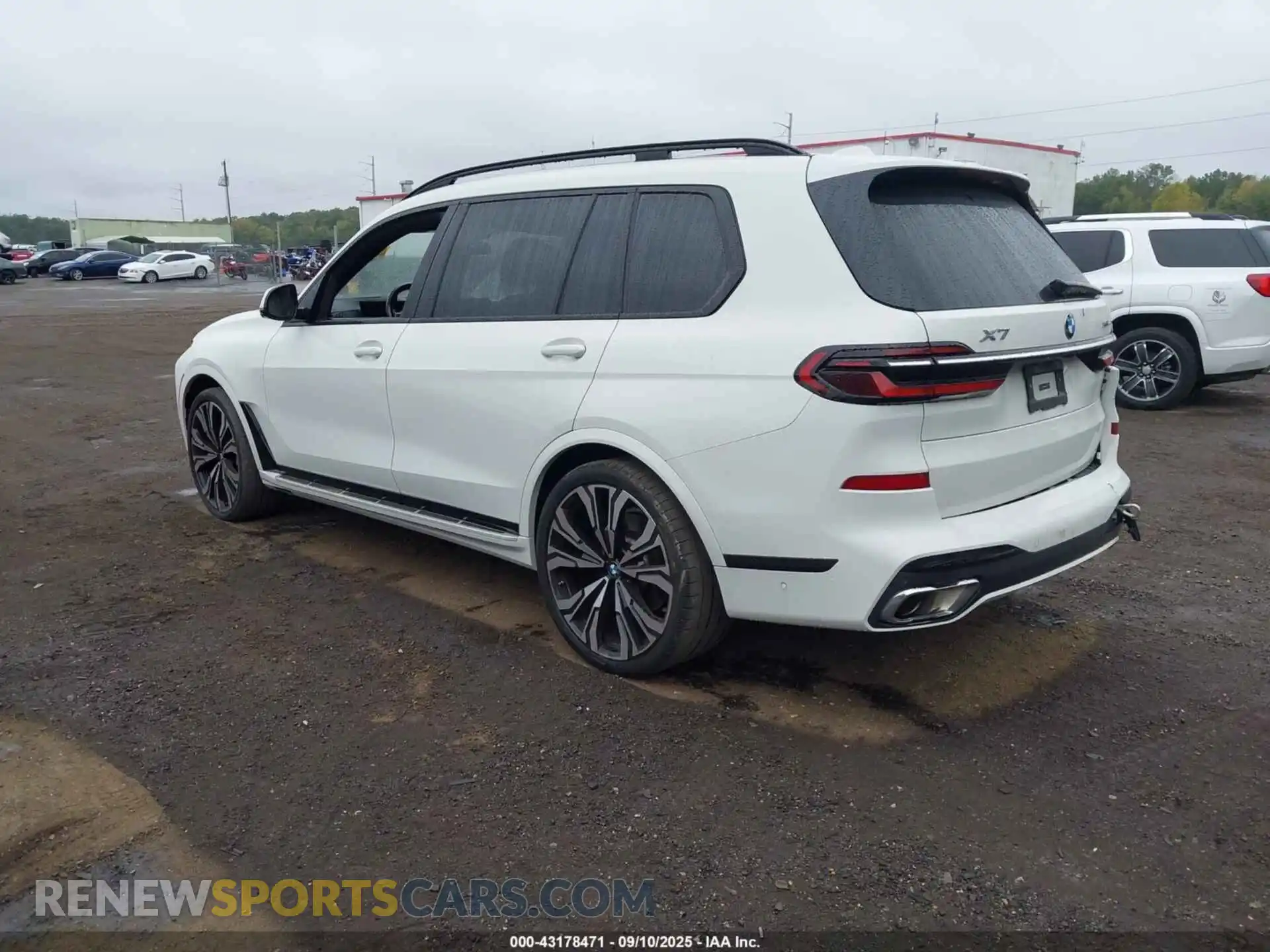 3 Photograph of a damaged car 5UX23EM00R9T75255 BMW X7 2024